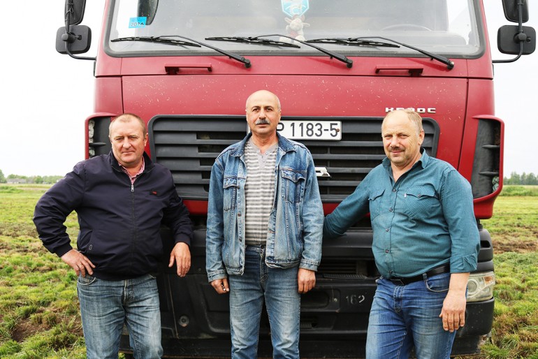 Водители-передовики ОАО "Речень", задействованные на отвозке кормов