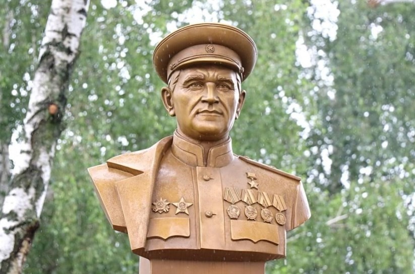 Кем был создан первый партизанский отряд на территории Беларуси?