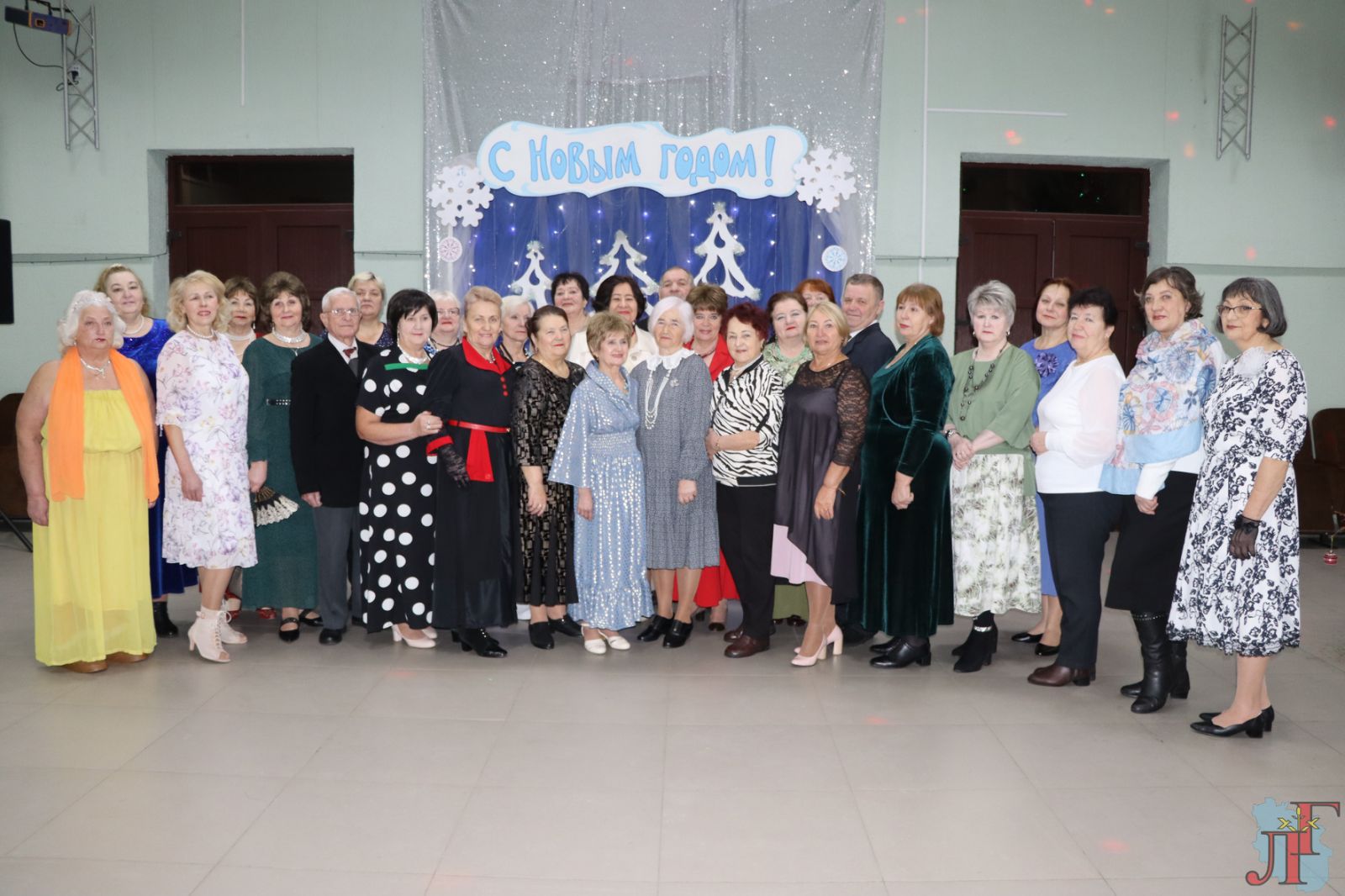 «Калядны баль» в Любани закружил граждан элегантного возраста