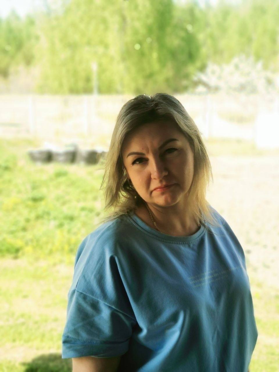 За прилавком и с ножницами в руках: история мастера-многопрофильщика Елены Михалени, покорившей Любанщину