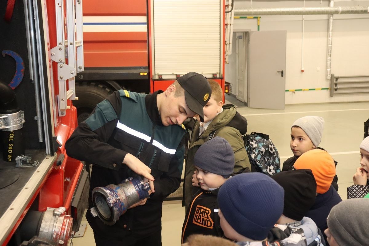 Неделя безопасности: как школьники Любани провели каникулы в гостях у спасателей