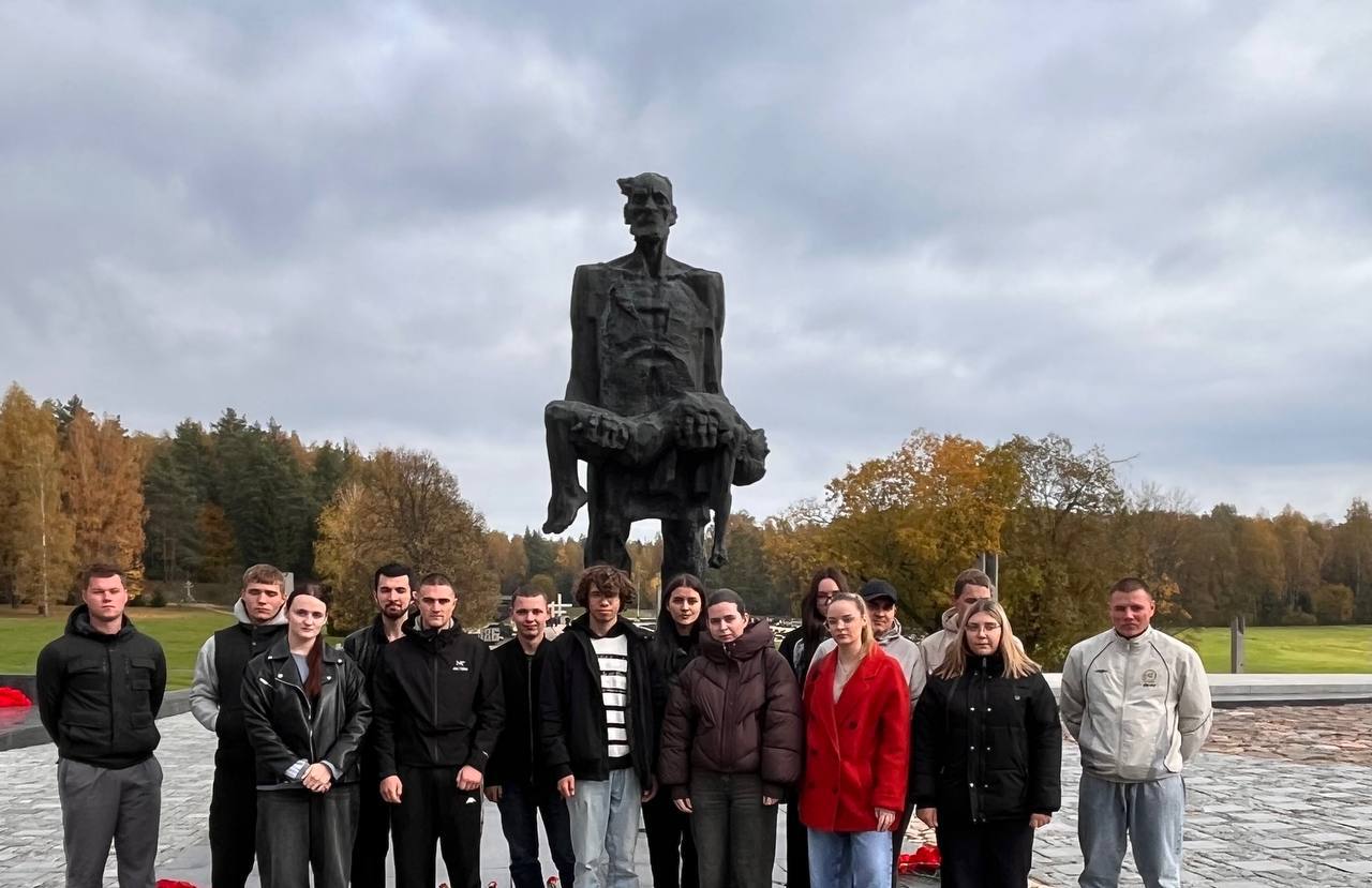 Молодые специалисты АПК Любанского района посетили с экскурсионной программой мемориальный комплекс «Хатынь» и Курган Славы