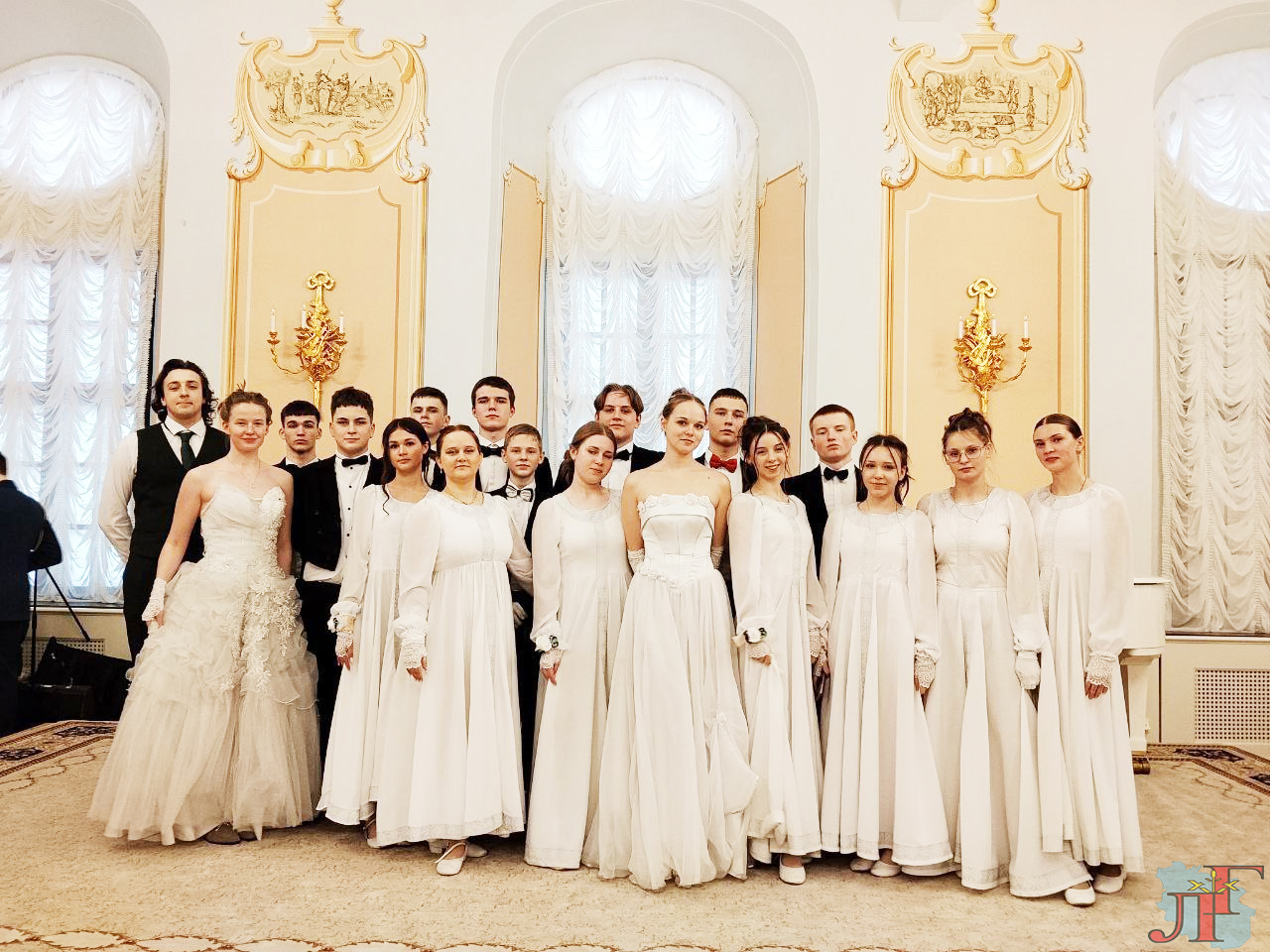 Под звуки полонеза и ноктюрна: танцевальный коллектив «Тропы» Любанской детской школы искусств принял участие в Митрополичьем бале