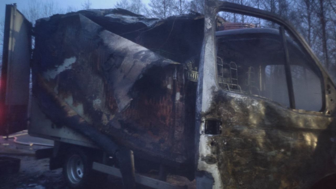 «Огнетушителя хватило ненадолго»: под Любанью горела фура с колбасными изделиями