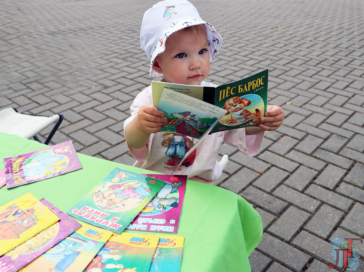 В городском парке культуры и отдыха была организована литературная площадка для детей