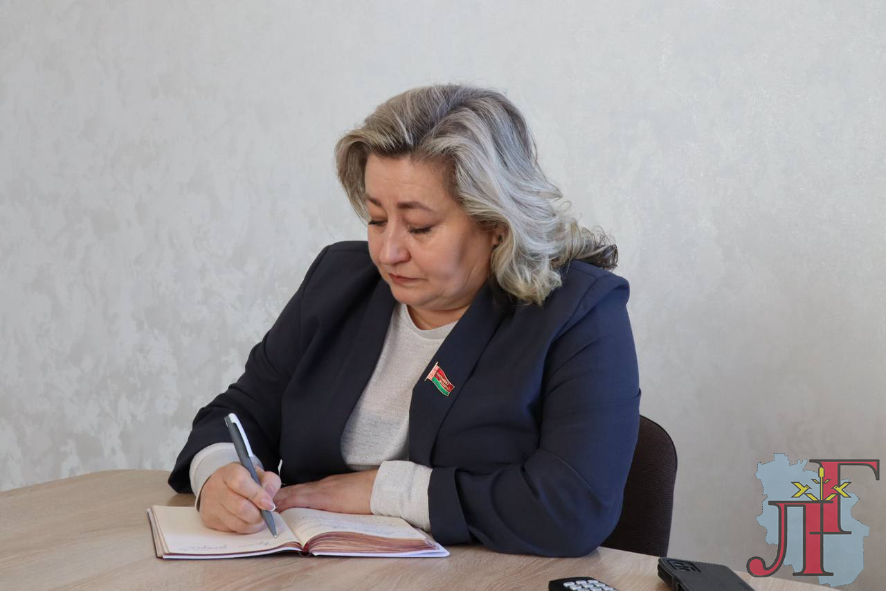 От прямой линии до векового юбилея: депутат Оксана Илькович провела прием в Любани