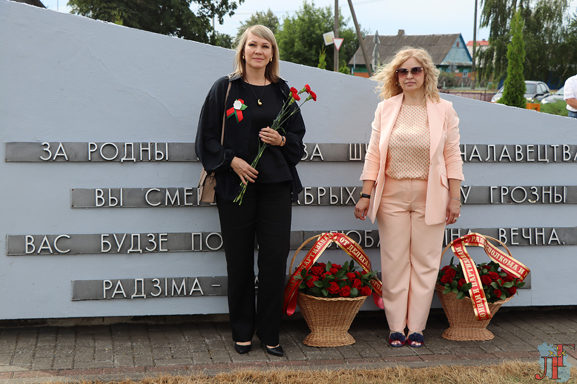 В Любани празднование Дня Независимости Республики Беларусь началось с возложения цветов к мемориалу