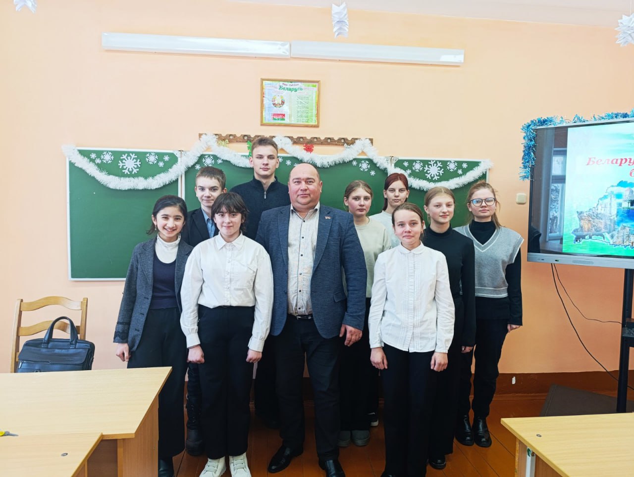 Делегаты ВНС в трудовых коллективах подробно рассказывают о задачах на пятилетие