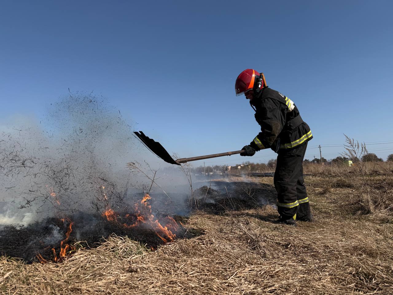 Что-то пошло не так: сжигание мусора переросло в пожар на берегу Орессы