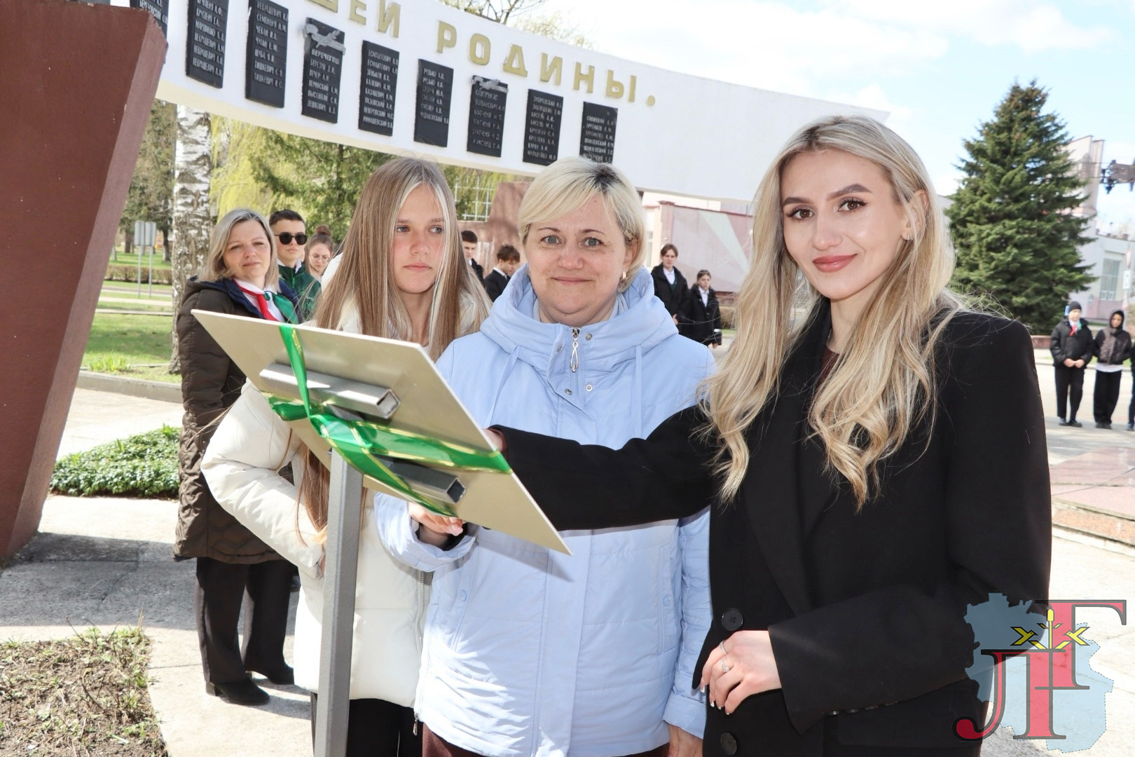 Память под защитой «Цифровой звезды»: в Сорочах оцифровали мемориал и приняли пополнение в молодежные ряды