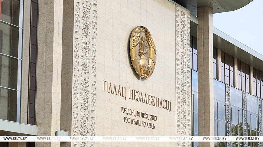  Президент Беларуси Александр Лукашенко принял с докладом министра обороны Виктора Хренина