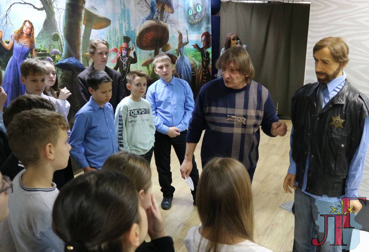 В Любанском музее народной славы работает выставка восковых фигур