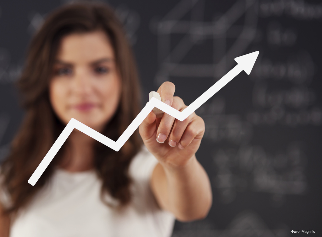 woman-drawing-graph (2).jpg