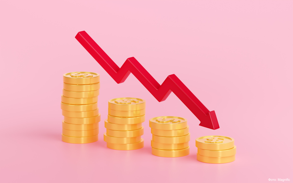 3d-render-arrow-chart-going-down-coins-stacks (2).jpg
