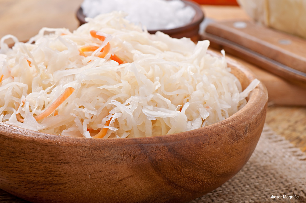 sauerkraut-with-carrot-wooden-bowl (1).jpg