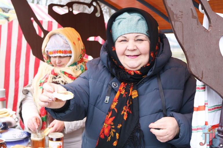 Фотарэпартаж: У гарадскім парку культуры і адпачынку 25 лютага прайшлі масленічныя гулянні